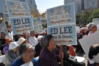 <a href="https://www.theepochtimes.com/assets/uploads/2015/07/DSC_1402_medium.JPG"><img class="size-medium wp-image-134370" title="Elderly Lee supporters holding campaign posters for Lee on Oct. 15. (Epoch Times)" src="https://www.theepochtimes.com/assets/uploads/2015/07/DSC_1402_medium.JPG" alt="Elderly Lee supporters holding campaign posters for Lee on Oct. 15. (Epoch Times)" width="320"/></a>