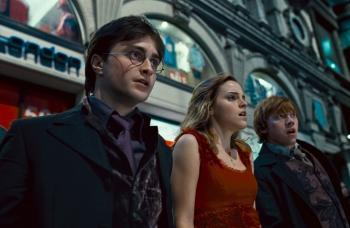 <a href="https://www.theepochtimes.com/assets/uploads/2015/07/ENT_harrypotter1_medium.jpg"><img src="https://www.theepochtimes.com/assets/uploads/2015/07/ENT_harrypotter1_medium.jpg" alt="Daniel Radcliffe, Emma Watson and Rupert Grint cope with London's mean streets in 'Harry Potter and the Deathly Hallows: Part I'  (Courtesy of Warner Bros)" title="Daniel Radcliffe, Emma Watson and Rupert Grint cope with London's mean streets in 'Harry Potter and the Deathly Hallows: Part I'  (Courtesy of Warner Bros)" width="320" class="size-medium wp-image-118172"/></a>