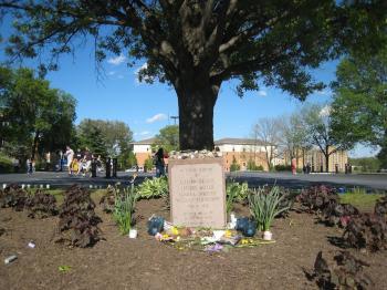 <a href="https://www.theepochtimes.com/assets/uploads/2015/07/Kent_state_treeIMG_2262_medium.jpg"><img class="size-medium wp-image-104764" title="A commemorative stone on the campus of Kent State University marking the 40th anniversary of the shootings of the college students.  (Stephanie Lam/The Epoch Times)" src="https://www.theepochtimes.com/assets/uploads/2015/07/Kent_state_treeIMG_2262_medium.jpg" alt="A commemorative stone on the campus of Kent State University marking the 40th anniversary of the shootings of the college students.  (Stephanie Lam/The Epoch Times)" width="320"/></a>
