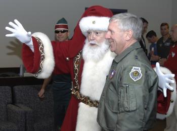 <a href="https://www.theepochtimes.com/assets/uploads/2015/07/NORAD-Santa-Visit-23Dec2008-Cropped_medium.jpg"><img class="size-medium wp-image-96651" title="Santa Claus visits NORAD Headquarters in Colorado Springs, Colorado, Dec. 23, 2008, for a pre-flight briefing before his annual Christmas Eve flight. Over 1,200 volunteers helped with the NORAD Tracks Santa operation in 2008 to answer thousands of phone calls and e-mails from children around the world eagerly awaiting Santa's visit. (NORAD and USNORTHCOM Public Affairs)" src="https://www.theepochtimes.com/assets/uploads/2015/07/NORAD-Santa-Visit-23Dec2008-Cropped_medium.jpg" alt="Santa Claus visits NORAD Headquarters in Colorado Springs, Colorado, Dec. 23, 2008, for a pre-flight briefing before his annual Christmas Eve flight. Over 1,200 volunteers helped with the NORAD Tracks Santa operation in 2008 to answer thousands of phone calls and e-mails from children around the world eagerly awaiting Santa's visit. (NORAD and USNORTHCOM Public Affairs)" width="320"/></a>