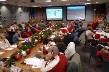 <a href="https://www.theepochtimes.com/assets/uploads/2015/07/NORAD-Tracks-Santa-Ops-Center-2007_medium.jpg"><img class="size-medium wp-image-96650" title="Military and civilian volunteers answer phone calls and emails from children wanting to know Santa's whereabouts on Christmas Eve, 2007, at the NORAD Tracks Santa Operations Center at Peterson Air Force Base in Colorado. NORAD Tracks Santa celebrated its 50th year in 2008. (NORAD and USNORTHCOM Public Affairs)" src="https://www.theepochtimes.com/assets/uploads/2015/07/NORAD-Tracks-Santa-Ops-Center-2007_medium.jpg" alt="Military and civilian volunteers answer phone calls and emails from children wanting to know Santa's whereabouts on Christmas Eve, 2007, at the NORAD Tracks Santa Operations Center at Peterson Air Force Base in Colorado. NORAD Tracks Santa celebrated its 50th year in 2008. (NORAD and USNORTHCOM Public Affairs)" width="320"/></a>