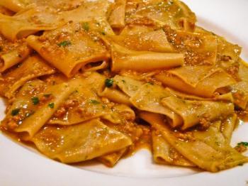 <a href="https://www.theepochtimes.com/assets/uploads/2015/07/Pappardelle_medium.jpg"><img src="https://www.theepochtimes.com/assets/uploads/2015/07/Pappardelle_medium.jpg" alt="Housemade papardelle with veal ragout and fresh pesto. (Nadia Ghattas/The Epoch Times)" title="Housemade papardelle with veal ragout and fresh pesto. (Nadia Ghattas/The Epoch Times)" width="320" class="size-medium wp-image-93284"/></a>