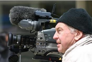 FOCUSED: Peter Rowe gathering footage for his documentary Beyond the Red Wall at World Falun Dafa Day activities in Toronto, Canada, in May, 2005. (Jan Jekielek/Getty Images)