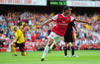 <a href="https://www.theepochtimes.com/assets/uploads/2015/07/chamakh103180006_medium.jpg"><img src="https://www.theepochtimes.com/assets/uploads/2015/07/chamakh103180006_medium.jpg" alt="NEW STRIKER: Marouane Chamakh adds depth to Arsenal's strike force. (Mike Hewitt/Getty Images)" title="NEW STRIKER: Marouane Chamakh adds depth to Arsenal's strike force. (Mike Hewitt/Getty Images)" width="320" class="size-medium wp-image-110687"/></a>