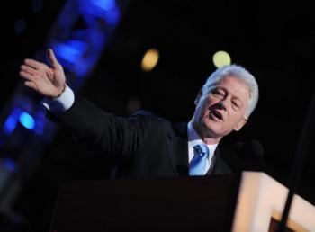 <a href="https://www.theepochtimes.com/assets/uploads/2015/07/cl82576997_medium.jpg"><img class="size-medium wp-image-72826" title="Former U.S. president Bill Clinton addresses the Democratic National Convention at the Pepsi Center in Denver, Colorado.  (Robyn Beck/AFP/Getty Images)" src="https://www.theepochtimes.com/assets/uploads/2015/07/cl82576997_medium.jpg" alt="Former U.S. president Bill Clinton addresses the Democratic National Convention at the Pepsi Center in Denver, Colorado.  (Robyn Beck/AFP/Getty Images)" width="320"/></a>