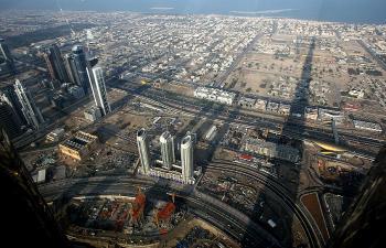 <a href="https://www.theepochtimes.com/assets/uploads/2015/07/dubaiburger95572109_medium.jpg"><img src="https://www.theepochtimes.com/assets/uploads/2015/07/dubaiburger95572109_medium.jpg" alt="Burj Dubai, the world's tallest tower casts its shadow over the city, on January 04, 2010. (Karim Sahib/AFP/Getty Images)" title="Burj Dubai, the world's tallest tower casts its shadow over the city, on January 04, 2010. (Karim Sahib/AFP/Getty Images)" width="320" class="size-medium wp-image-97563"/></a>