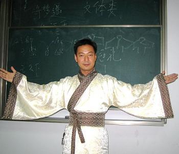<a href="https://www.theepochtimes.com/assets/uploads/2015/07/guoattire_medium.jpg"><img src="https://www.theepochtimes.com/assets/uploads/2015/07/guoattire_medium.jpg" alt="Guo Quan models traditional Chinese costume. (Courtesy Guo Quan)" title="Guo Quan models traditional Chinese costume. (Courtesy Guo Quan)" width="320" class="size-medium wp-image-90932"/></a>