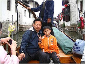 <a href="https://www.theepochtimes.com/assets/uploads/2015/07/guoquanson_medium.jpg"><img src="https://www.theepochtimes.com/assets/uploads/2015/07/guoquanson_medium.jpg" alt="Mr. Quan Guo and his son (Courtesy Guo Quan)" title="Mr. Quan Guo and his son (Courtesy Guo Quan)" width="320" class="size-medium wp-image-90931"/></a>