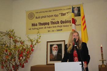 <a href="https://www.theepochtimes.com/assets/uploads/2015/07/image005_medium.jpg"><img src="https://www.theepochtimes.com/assets/uploads/2015/07/image005_medium.jpg" alt="STANDING STRONG: Penelope Faulkner, spokesperson for Paris-based International Buddhist Information Bureau, speaks out against Vietnam's persecution against Buddhism, Vietnam's majority religion during a speaking tour in Australia, June 2009. (Penelope Faulkner)" title="STANDING STRONG: Penelope Faulkner, spokesperson for Paris-based International Buddhist Information Bureau, speaks out against Vietnam's persecution against Buddhism, Vietnam's majority religion during a speaking tour in Australia, June 2009. (Penelope Faulkner)" width="320" class="size-medium wp-image-98749"/></a>