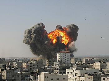 <a href="https://www.theepochtimes.com/assets/uploads/2015/07/lead84266197_medium.jpg"><img src="https://www.theepochtimes.com/assets/uploads/2015/07/lead84266197_medium.jpg" alt="Flames and debris rise following an Israeli air strike on January 13, 2009 in Rafah, Gaza Strip.    (Getty Images)" title="Flames and debris rise following an Israeli air strike on January 13, 2009 in Rafah, Gaza Strip.    (Getty Images)" width="320" class="size-medium wp-image-79418"/></a>