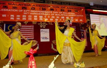 <a href="https://www.theepochtimes.com/assets/uploads/2015/07/malay+dancers_medium.jpg"><img src="https://www.theepochtimes.com/assets/uploads/2015/07/malay+dancers_medium.jpg" alt="MALAYSIAN MOVES: Malaysian youth perform traditional dances at the 'Merdeka' (Independence) Day celebration in Chinatown on Oct. 15. (Tara MacIsaac/The Epoch Times)" title="MALAYSIAN MOVES: Malaysian youth perform traditional dances at the 'Merdeka' (Independence) Day celebration in Chinatown on Oct. 15. (Tara MacIsaac/The Epoch Times)" width="320" class="size-medium wp-image-114236"/></a>