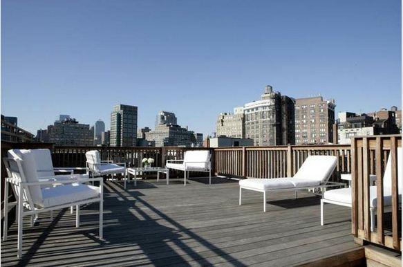 <a href="https://www.theepochtimes.com/assets/uploads/2015/07/prince+street+porch.jpg"><img class="size-full wp-image-222378" title="The balcony of a Prince Street penthouse" src="https://www.theepochtimes.com/assets/uploads/2015/07/prince+street+porch.jpg" alt="" width="583" height="386"/></a>