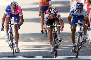 <a href="https://www.theepochtimes.com/assets/uploads/2015/07/tourlastsprint81951592_medium.jpg"><img src="https://www.theepochtimes.com/assets/uploads/2015/07/tourlastsprint81951592_medium.jpg" alt="Kurt-Asle Arvesen (C) sprint to the finish line just ahead of Martin Elmiger (R) and Alessandro Ballan (L), winning Stage Eleven of the 2008 Tour de France.    (Pascal Pavani/AFP/Getty Images)" title="Kurt-Asle Arvesen (C) sprint to the finish line just ahead of Martin Elmiger (R) and Alessandro Ballan (L), winning Stage Eleven of the 2008 Tour de France.    (Pascal Pavani/AFP/Getty Images)" width="320" class="size-medium wp-image-70572"/></a>