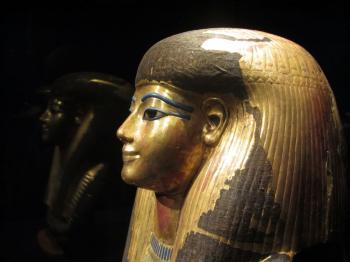 <a href="https://www.theepochtimes.com/assets/uploads/2015/07/tut_grandmother_medium.JPG"><img src="https://www.theepochtimes.com/assets/uploads/2015/07/tut_grandmother_medium.JPG" alt="The golden mask of Tjuya (Tutankhamun's great-grandmother).  (Kati Turcu/The Epoch Times)" title="The golden mask of Tjuya (Tutankhamun's great-grandmother).  (Kati Turcu/The Epoch Times)" width="320" class="size-medium wp-image-123918"/></a>