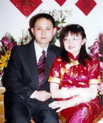 <a href="https://www.theepochtimes.com/assets/uploads/2015/07/yang_medium.jpg"><img src="https://www.theepochtimes.com/assets/uploads/2015/07/yang_medium.jpg" alt="Yang Xiaojing and her husband Cao Dong. (Minghui.net)" title="Yang Xiaojing and her husband Cao Dong. (Minghui.net)" width="320" class="size-medium wp-image-93490"/></a>