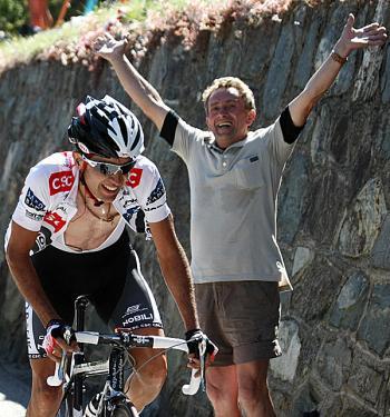 <a href="https://www.theepochtimes.com/assets/uploads/2015/07/zzcarlosclimb82044129_medium.jpg"><img src="https://www.theepochtimes.com/assets/uploads/2015/07/zzcarlosclimb82044129_medium.jpg" alt="Carlos Sastre rides alone in the last breakaway Stage Seventeen of the 2008 Tour de France.  (Joel Saget/AFP/Getty Images )" title="Carlos Sastre rides alone in the last breakaway Stage Seventeen of the 2008 Tour de France.  (Joel Saget/AFP/Getty Images )" width="320" class="size-medium wp-image-70916"/></a>