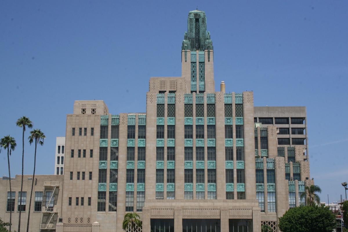 A familiar site while traversing the 3000 block of Wilshire Boulevard: The tarnished spire of Bullocks Wilshire. (Timothy Wahl)
