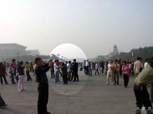 Police conducting bag and body searches on Tiananmen Square. They arrest people as soon as they discover materials for making appeals. (The Epoch Times)