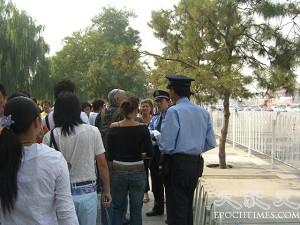 Policemen questioning foreigners. (The Epoch Times)