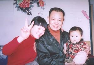 Zhang Lin with wife Fang Cao and their daughter, prior to his imprisonment. (The Epoch Times)