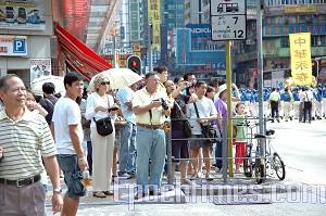 Many parade watchers filmed the event with video recorders and cameras. (Pan Jingqiao/The Epoch Times)