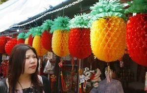 Singapore-Paper pineapples (wang-lai) symbolize the coming of prosperousness. (Roslan Rahman/AFP Photo)