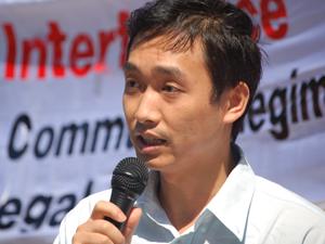 Dr. Wang Lian addresses a  rally in Australia. (The Epoch Times)