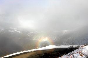 On October 20, 2005, Buddha's Light occurred on the snowy mountain of Yala, in Ganzi, Sichuan Province. (The Epoch Times)