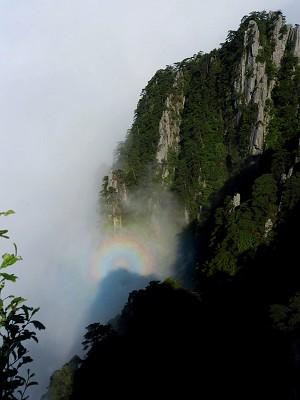 On the morning of July 3, 2005, a spectacle of Buddha's Light was seen at the Yangshimu scenic spot of Mount Wugong, Jiangxi Province. (The Epoch Times)