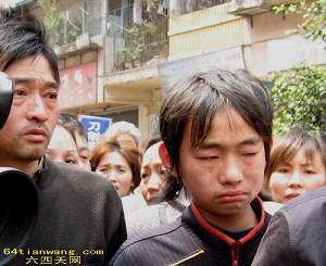 Family members of the victims were interviewed by the media. (Tianwang News)
