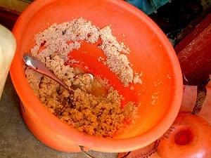 Children eat two such bowls of rancid rice per day. (Ben Ben)