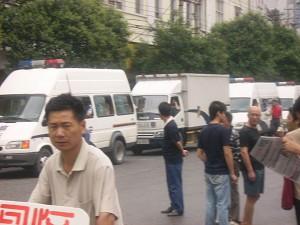Police cars. Wuhan city authority mobilized over one thousand armed police officers to arrest human rights defenders at Hualou Street on June 23, 2007. (The Epoch Times)