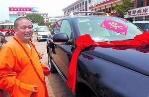 Shaolin Abbot Shi Yongxin was given a 4 wheel drive by local officials for 'contributions to tourism'. (Dajiyuan)