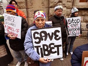 Demonstrators call for an end to communist China's genocide in Tibet at the Chinese consulate in Chicago, Illinois. (Scott Olson/Getty Images)