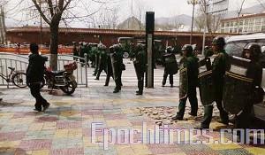 This photo was taken prior to the communist armed forces opening fire on protesters in Lhasa on March 14. (Han Xinxin/The Epoch Times)