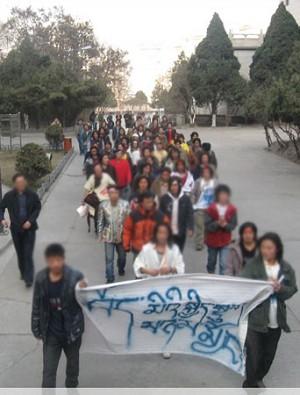 Tibetan students of the North-Western National Minority University (Xibei Minzu Daxue) in Lanzhou, Gansu province protesting on March 16. (phayul.com)