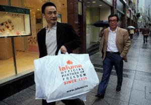A Shanghai resident carries a bag full French brand Lafuma product.(Photo/Secret China)