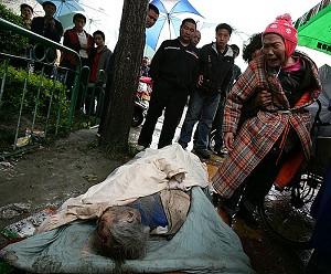 An elderly lady in Dujianyan weeps over her husband, killed by the earthquake. (China Photos/Getty Images)
