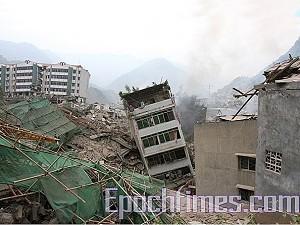 Buildings in Beichuan County, Sichuan, reduced to rubble. (The Epoch Times)