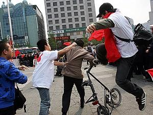 The violent behaviour of expat Chinese students in Korea, caused a diplomatic incident. (The Epoch Times}