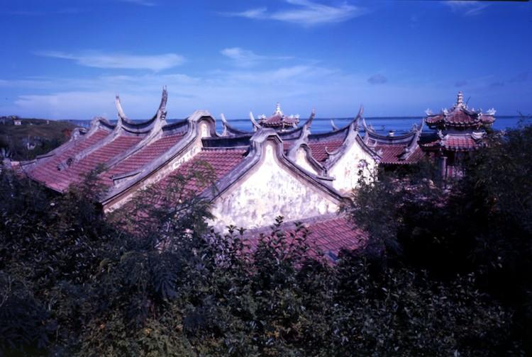 <a><img src="https://www.theepochtimes.com/assets/uploads/2015/09/00873-1-rooftops.jpg" alt="BACK IN TIME: The ancient-looking rooftops are part of the Tianhou Temple. (Courtesy of Taiwan Tourism)" title="BACK IN TIME: The ancient-looking rooftops are part of the Tianhou Temple. (Courtesy of Taiwan Tourism)" width="575" class="size-medium wp-image-1803608"/></a>