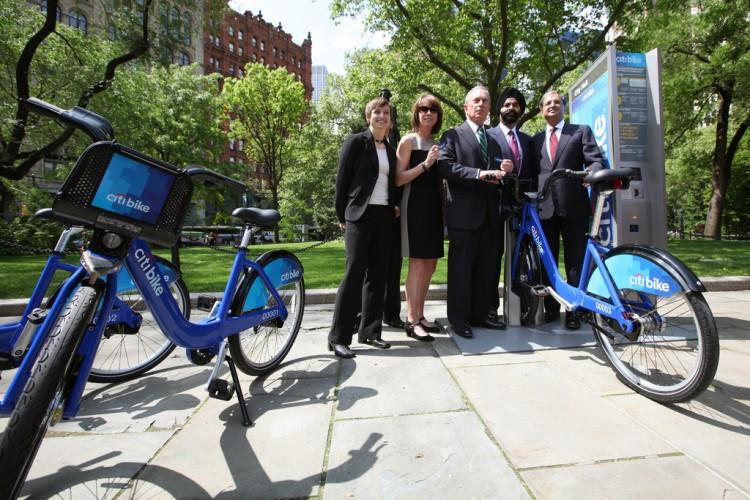 <a><img class="size-large wp-image-1787774" title="05.07.2012mayorsoffice_bikeshare_" src="https://www.theepochtimes.com/assets/uploads/2015/09/05.07.2012mayorsoffice_bikeshare_.jpg" alt="05.07.2012mayorsoffice_bikeshare_" width="590" height="393"/></a>