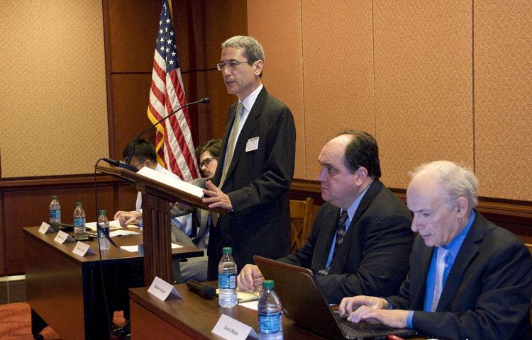 <a><img class="wp-image-1781339" src="https://www.theepochtimes.com/assets/uploads/2015/09/09202012_Gordon+Chang_+China+forum+_DC+5000_LisaFan.jpg" alt="" width="590"/></a>