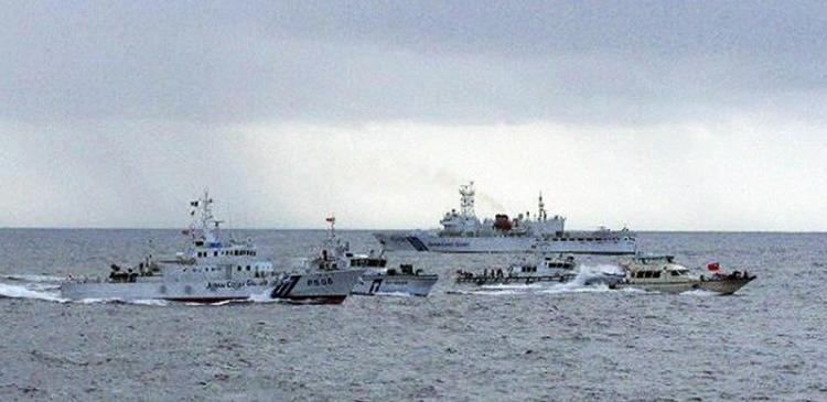 Confrontation between a Taiwan fish trawler and Japanese patrol vessel near the Diaoyu Islands (Senkaku Islands) (Getty Images)