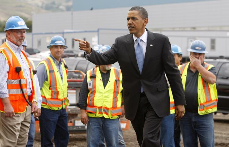 <a><img src="https://www.theepochtimes.com/assets/uploads/2015/09/100967844.jpg" alt="GREEN JOBS: President Barack Obama heads inside to deliver a speech after meeting with construction workers building a new Solyndra solar panel factory May 26, 2010 in Fremont, California. President Obama toured Solyndra Inc., a growing solar power equipment facility that is adding jobs as they expand their operation. (Photo by Paul Chinn-Pool/Getty Images)" title="GREEN JOBS: President Barack Obama heads inside to deliver a speech after meeting with construction workers building a new Solyndra solar panel factory May 26, 2010 in Fremont, California. President Obama toured Solyndra Inc., a growing solar power equipment facility that is adding jobs as they expand their operation. (Photo by Paul Chinn-Pool/Getty Images)" width="320" class="size-medium wp-image-1812834"/></a>