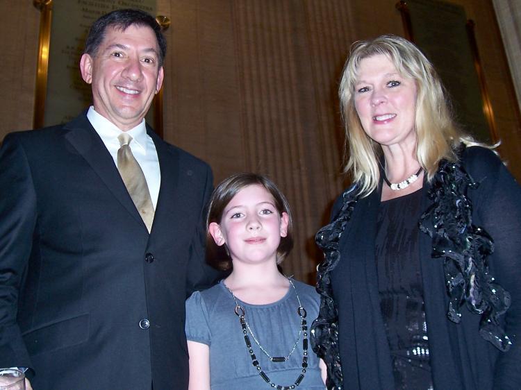 <a><img src="https://www.theepochtimes.com/assets/uploads/2015/09/100_9299_Physician+Sheila+Kupchick.jpg" alt="Dr. Eric Kupchick along with his wife Ms. Sheila Kupchick and their daughter at Shen Yun Performing Arts. (The Epoch Times)" title="Dr. Eric Kupchick along with his wife Ms. Sheila Kupchick and their daughter at Shen Yun Performing Arts. (The Epoch Times)" width="320" class="size-medium wp-image-1805086"/></a>