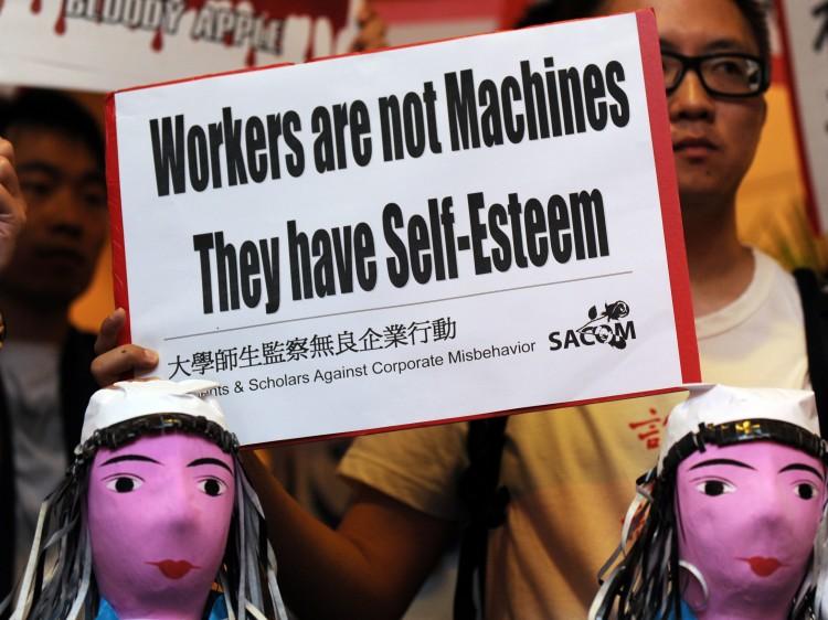 <a><img class="size-large wp-image-1774891" src="https://www.theepochtimes.com/assets/uploads/2015/09/101868344_Foxconn_protest.jpg" alt=" protest with model effigies of workers who have committed suicide at Foxconn" width="590" height="442"/></a>