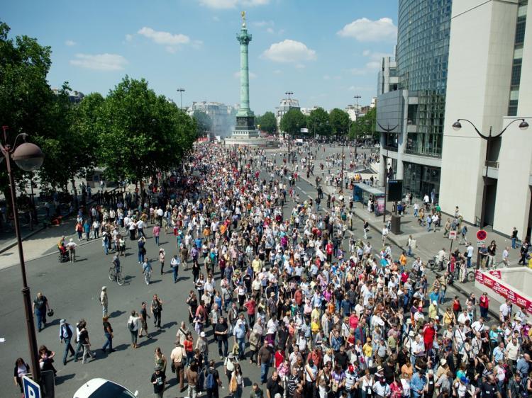 <a><img src="https://www.theepochtimes.com/assets/uploads/2015/09/102373382-France_retirement.jpg" alt="People demonstrate on June 24, 2010 in Paris, during a nationwide day of strike called by unions to protest against the pension overhaul. The bill raising the retirement age from 60 to 62 is due to be voted on in September. (Fred Dufour/AFP/Getty Images)" title="People demonstrate on June 24, 2010 in Paris, during a nationwide day of strike called by unions to protest against the pension overhaul. The bill raising the retirement age from 60 to 62 is due to be voted on in September. (Fred Dufour/AFP/Getty Images)" width="320" class="size-medium wp-image-1812257"/></a>