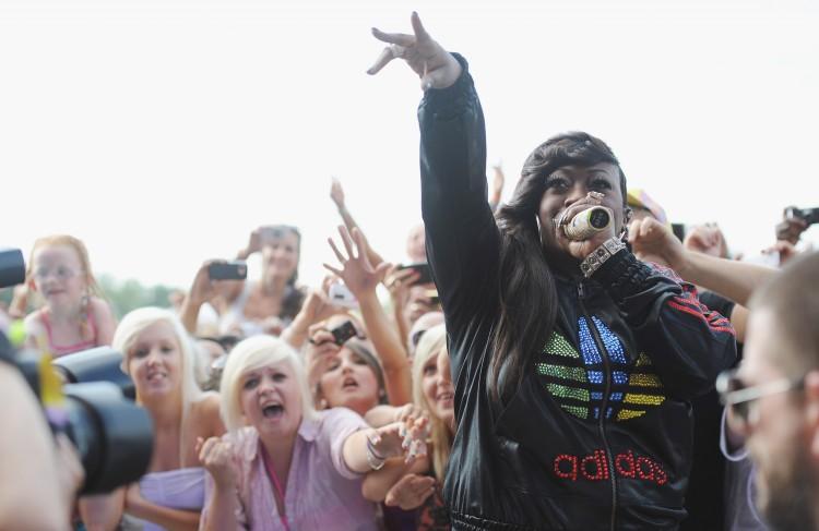 <a><img src="https://www.theepochtimes.com/assets/uploads/2015/09/102607060.jpg" alt="Missy Elliot performs live in London in 2010. The singer said in a recent interview that she has been suffering from Graves' disease. (Ian Gavan/Getty Images)" title="Missy Elliot performs live in London in 2010. The singer said in a recent interview that she has been suffering from Graves' disease. (Ian Gavan/Getty Images)" width="320" class="size-medium wp-image-1801992"/></a>