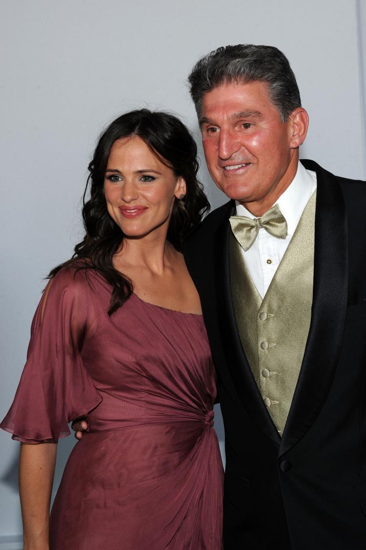 <a><img src="https://www.theepochtimes.com/assets/uploads/2015/09/102609052.jpg" alt="West Virginia Governor Joe Manchin and actress Jennifer Garner attend the grand opening of the Casino Club at The Greenbrier Resort on July 2 in White Sulphur Springs, W. Va. The widely popular governor came to easy victory on Saturday for the Democratic  (Bryan Bedder/Getty Images)" title="West Virginia Governor Joe Manchin and actress Jennifer Garner attend the grand opening of the Casino Club at The Greenbrier Resort on July 2 in White Sulphur Springs, W. Va. The widely popular governor came to easy victory on Saturday for the Democratic  (Bryan Bedder/Getty Images)" width="320" class="size-medium wp-image-1815421"/></a>